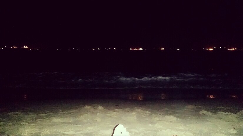 最适合一个人去的地方#夜晚的海边,最适合一个人静静地坐在那里,享受