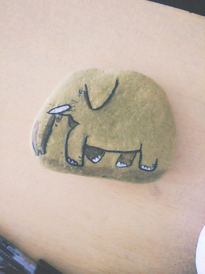 萌萌哒 大象石头画
