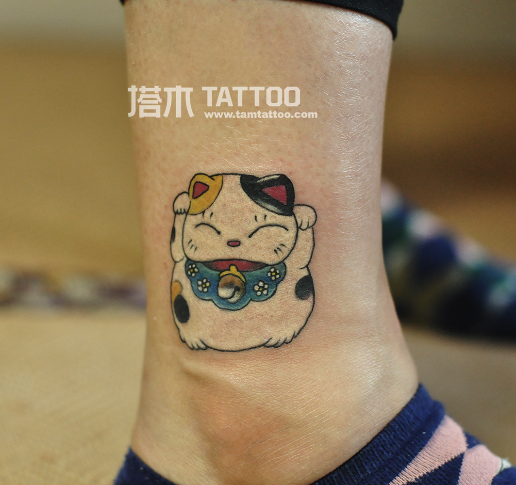 脚踝可爱的招财猫纹身图案