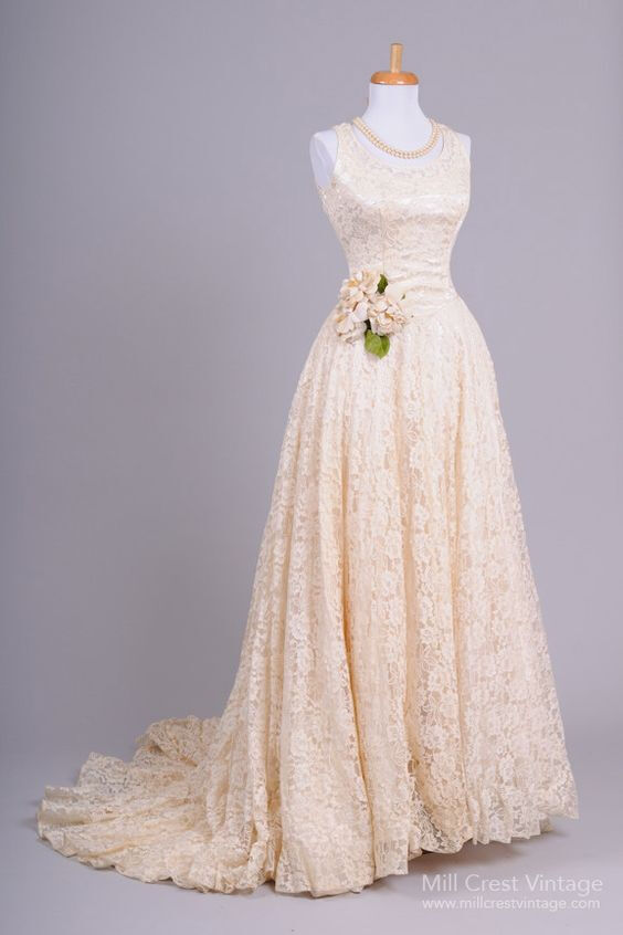 gorgeous vintage lace wedding dress