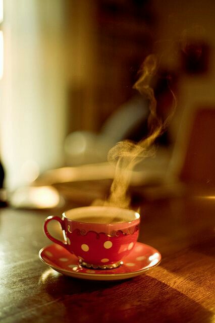 冒着热气的咖啡,好温暖,美丽的咖啡杯