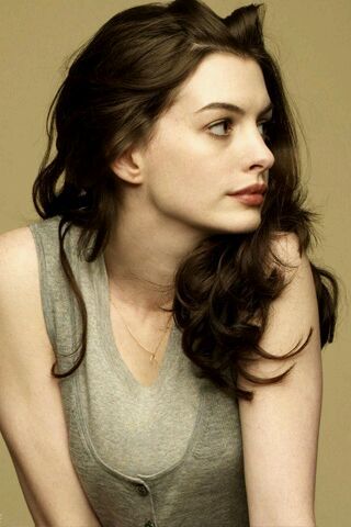 anne hathaway