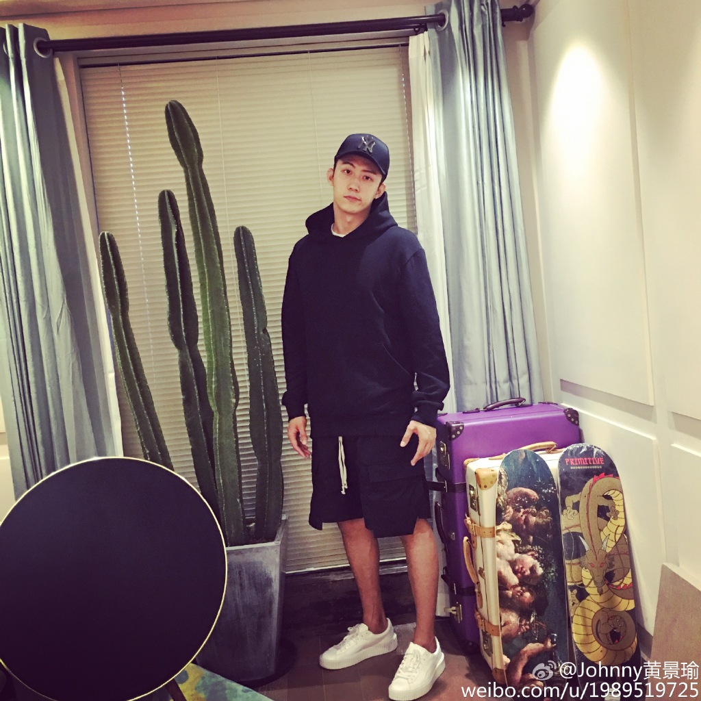 来自#johnny黄景瑜#微博 what a handsome boy!