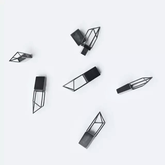 设计师通过对空间构造美学的解读来诠释作品极简与轻盈的艺术气息