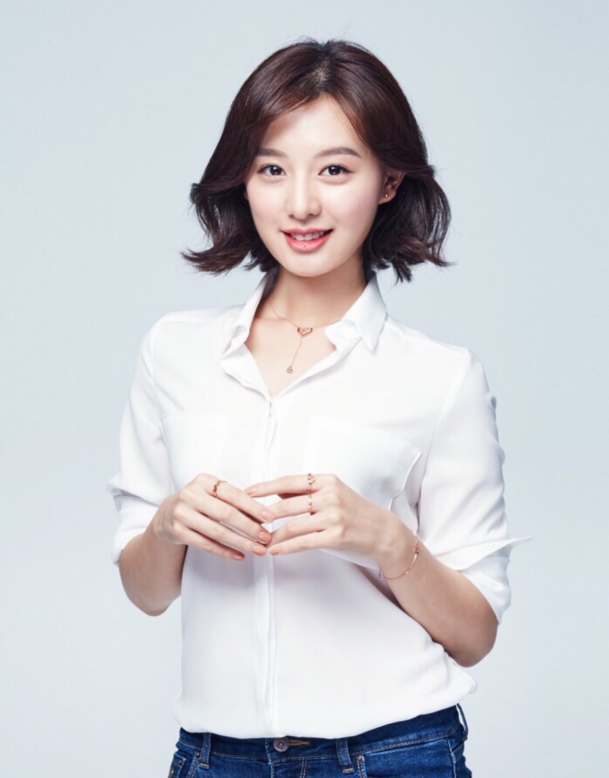 金智媛,1992年10月19日出生于韩国首尔,韩国女演员