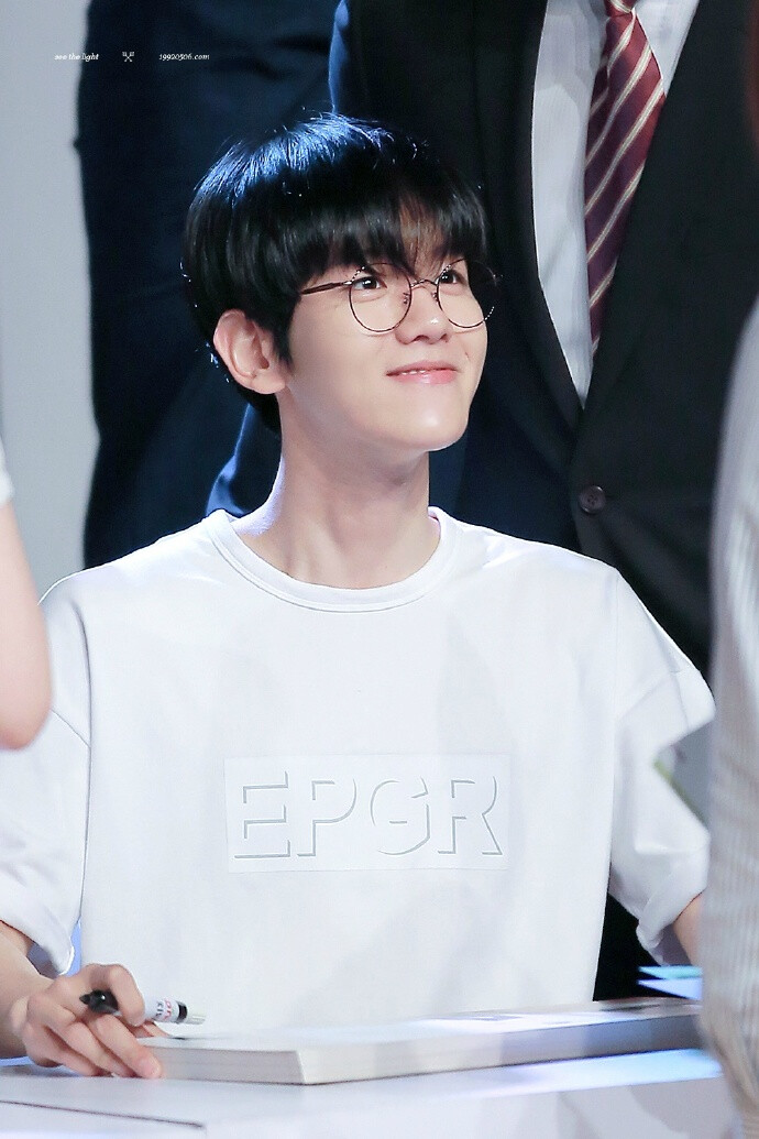 baekhyun# #边伯贤# absolute pure 《ex"act》是韩国男子组合exo