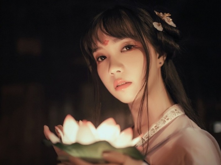 美女夜晚唯美写真高清ipad壁纸下载