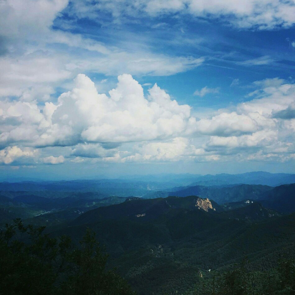 自然美景 深邃蓝天,微微白云