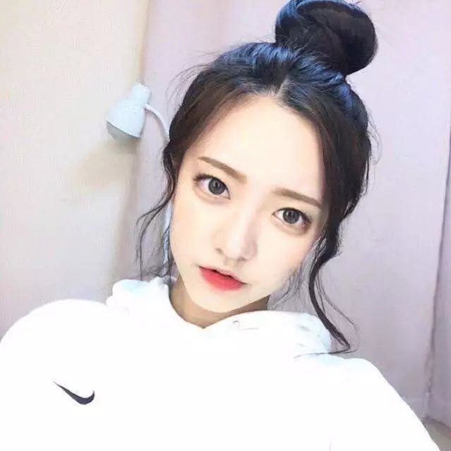 玩网头像by一个可爱女孩戴.