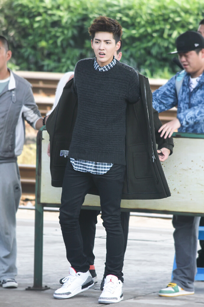吴亦凡##吴亦凡致青春#日期20150513 当天真的很热,我们敬业凡穿着