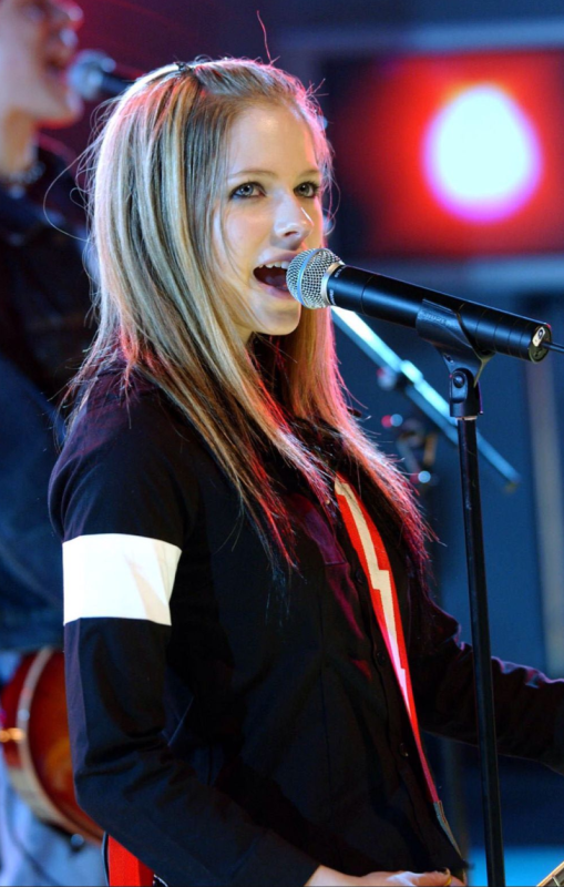 成为当年的畅销歌曲之一,也使她获得mtv欧洲音乐颁奖礼最佳女歌手奖