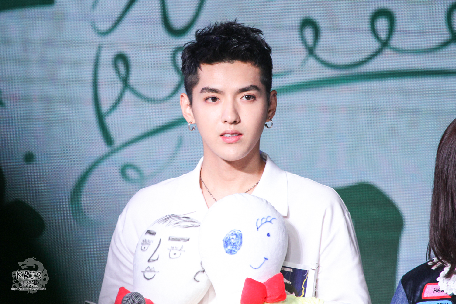 吴亦凡 kris exo 花美男 偶像 明星 帅哥 小鲜肉 锁屏 人物 杂志 屏保