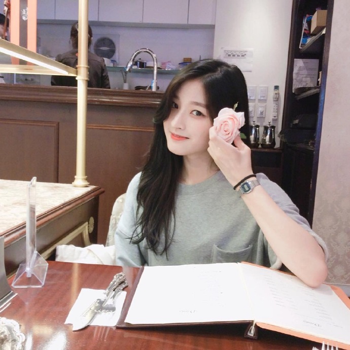 [韩系 女生 欧美 半身 唯美 遮脸 镜子照 中式风 安静 可爱 卖萌 个性