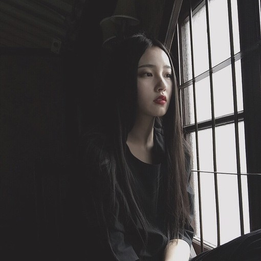 悲伤 唯美 高冷女头像