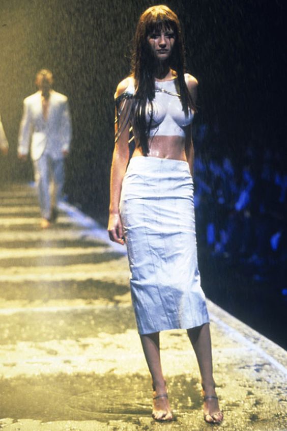 (gisele caroline bündchen) alexander mcqueen s/s 1998 "rain"