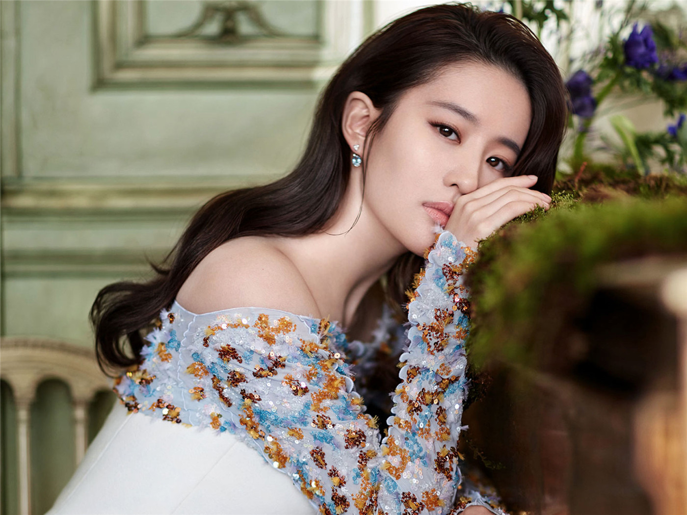2016《harper"s bazaar 时尚芭莎》四月刊封面:刘亦菲(今年登上的第二