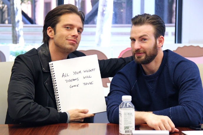 sebastian stan##chris evans# buzzfeed的网站和汤都更新了几张昨天