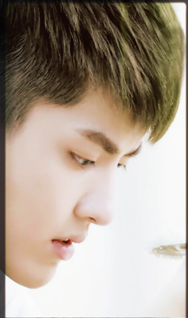 吴亦凡 kris exo 花美男 偶像 明星 帅哥 小鲜肉 锁屏 人物 杂志 屏保