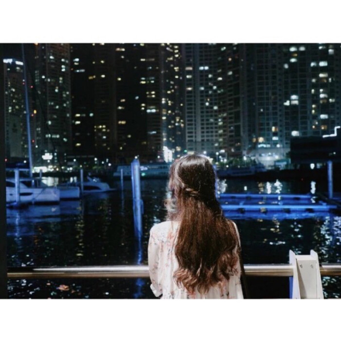 女生头像拿图的请点赞谢谢