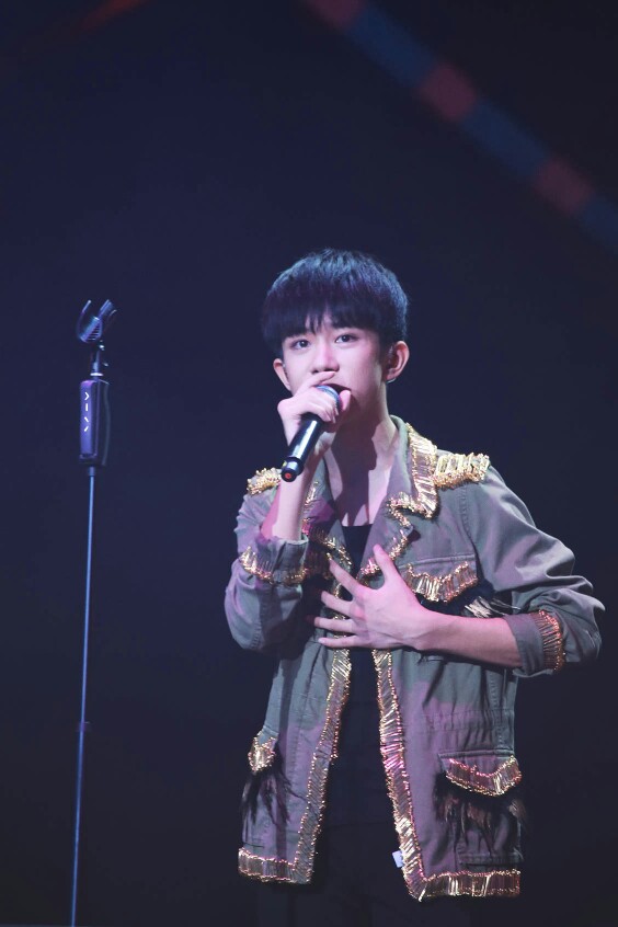 易烊千玺 #tfboys 广州三周年粉丝见面会 高清 帅气