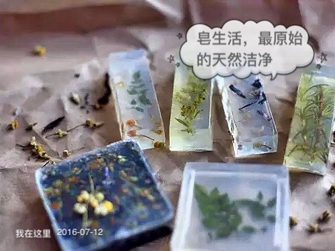 皂生活——手工皂diy创始人叫贺迅,也是一个女大学生,凭着独到的眼光