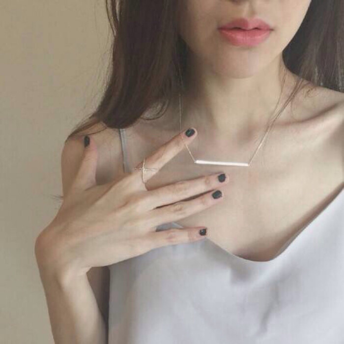 女生 头像 意境 半身 锁骨