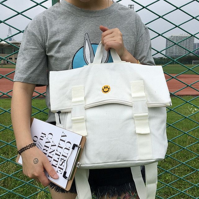 摩登复古笑脸刺绣帆布双肩包百搭学生叠信封书