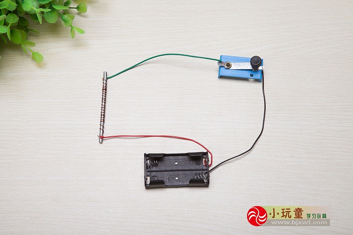 实验重点:实验把电能转变成磁场铃声上下课的,电铃没人用手敲怎么会