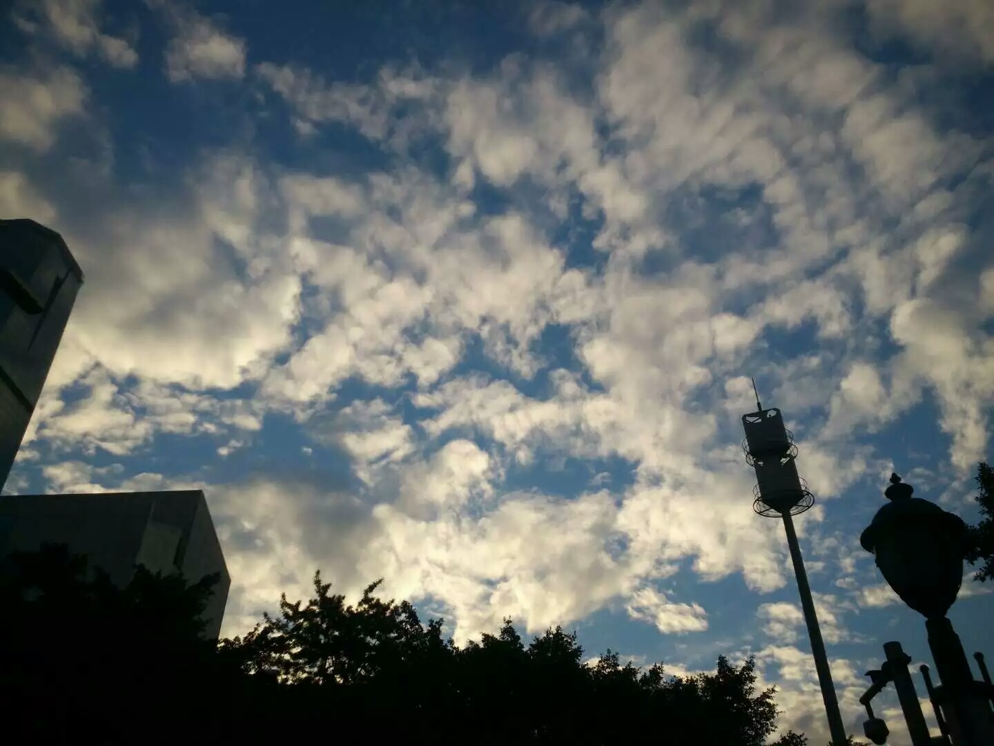 早晨7:00的天空