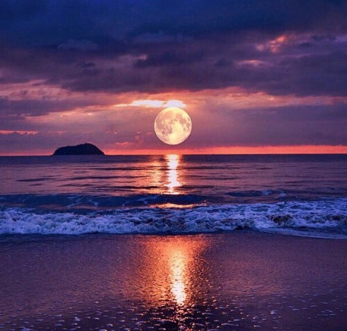 海底月是天上月,眼前人是心上人.