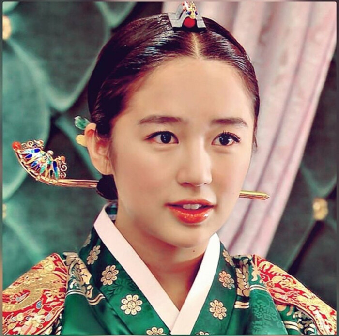 尹恩惠 