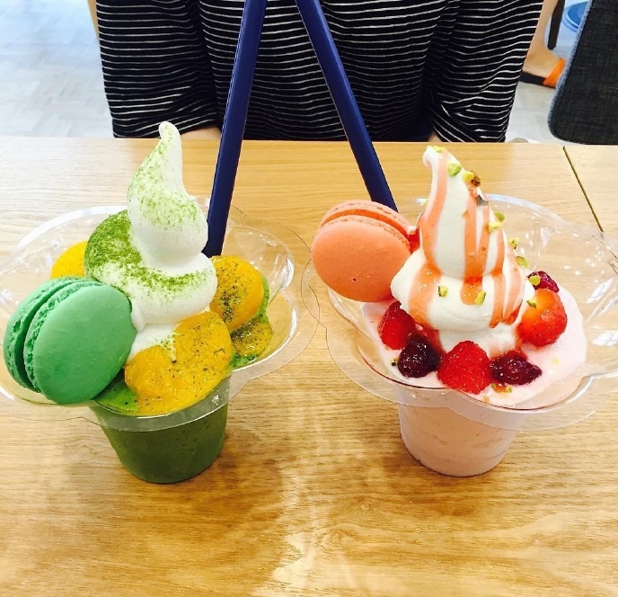 oshake马卡龙冰淇淋奶昔 还有新鲜水果作搭配