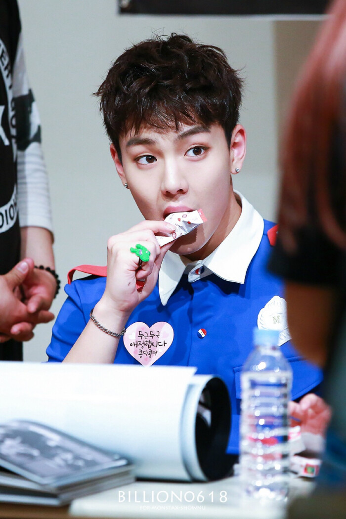 shownu#150524钟路签售会饭拍(吃不停niamniam)