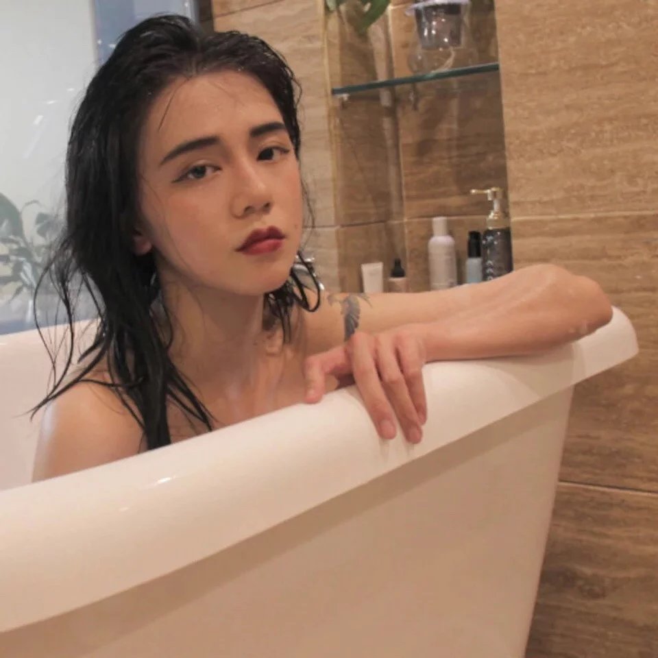 女生头像 浴室