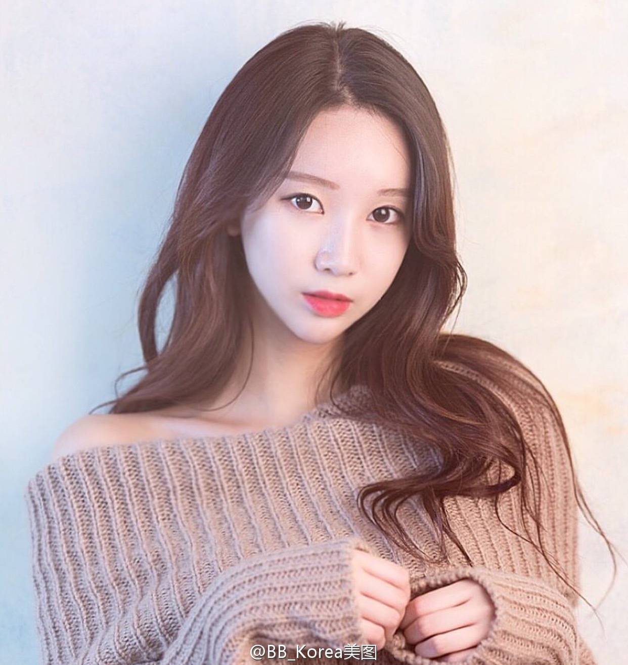 喜欢这样好看精致的颜 女生头像 发型 拍照pose 自拍 美图