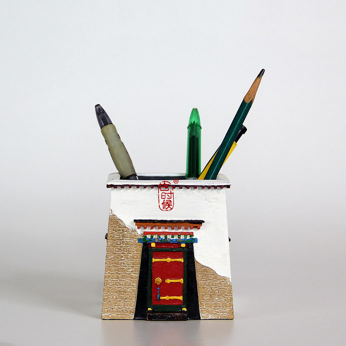 【中式园林笔筒】以中国民居建筑艺术为主要设计元素,与现代生活用品