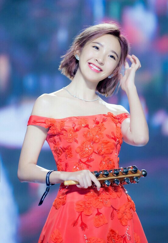 唐艺昕 160909芭莎明星慈善夜