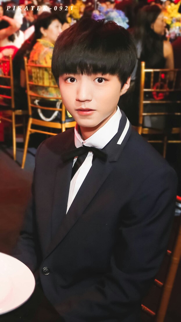 王俊凯 #tfboys 时尚芭莎慈善夜 高清 西装 帅气