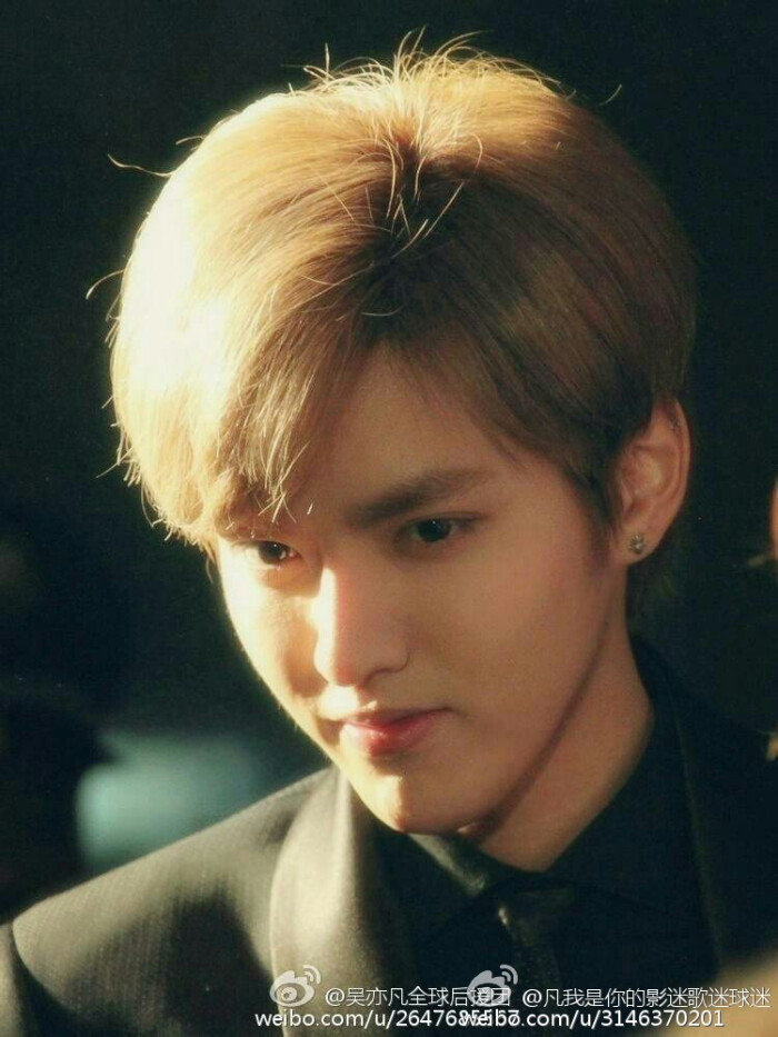 吴亦凡 kris exo 花美男 偶像 明星 帅哥 小鲜肉 锁屏 人物 杂志 屏保