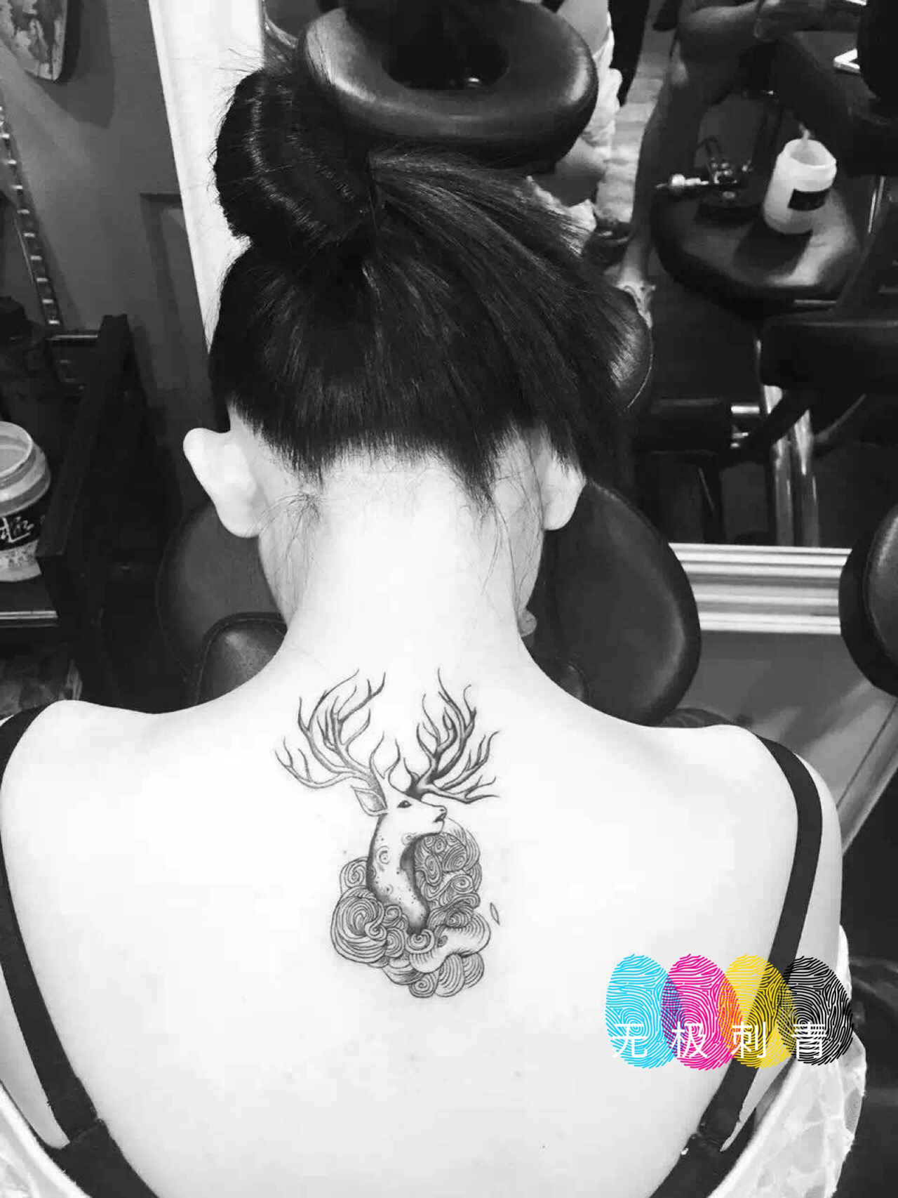 后背纹身 小清新纹身 鹿纹身 美女纹身 无极刺青