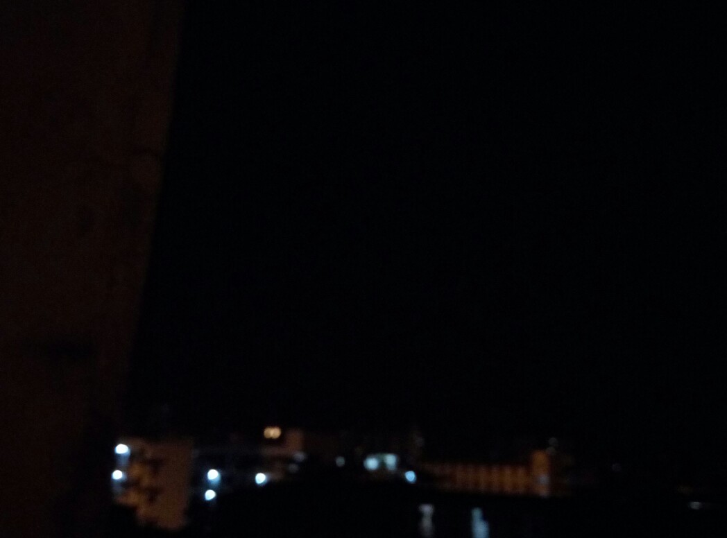 下过雨的海口凌晨三点半
