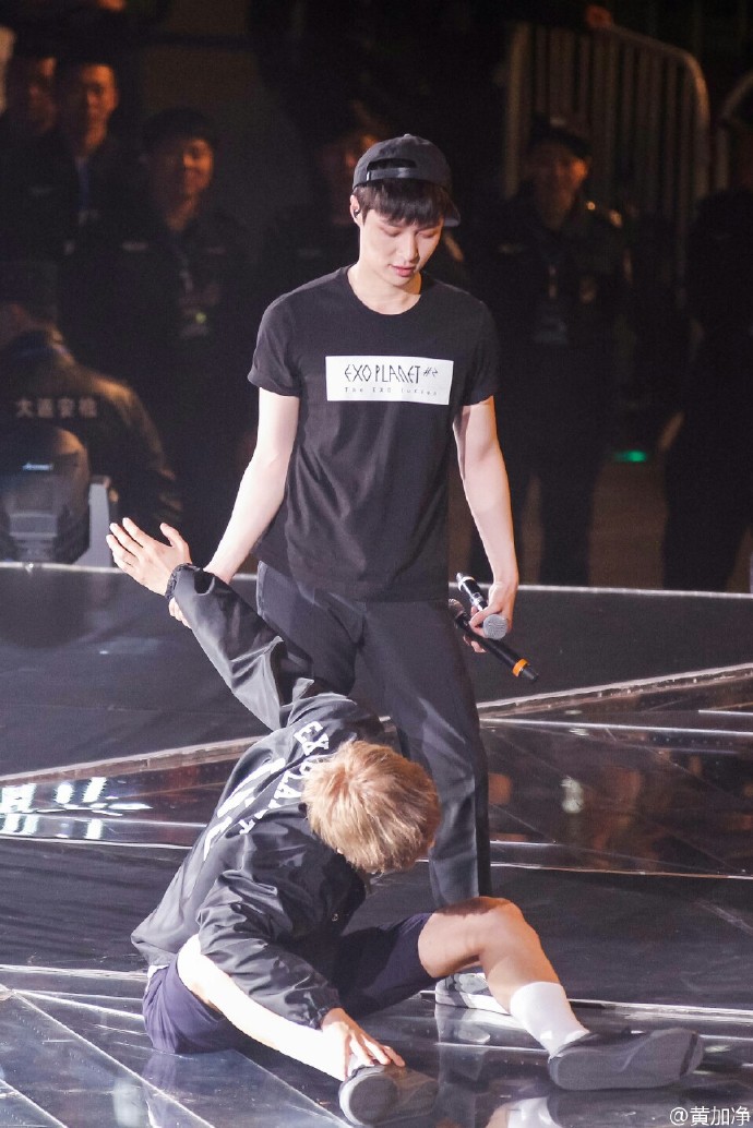 o. 吴世勋 sehun 金珉锡 xiumin 金俊勉 suho 金钟仁 kai