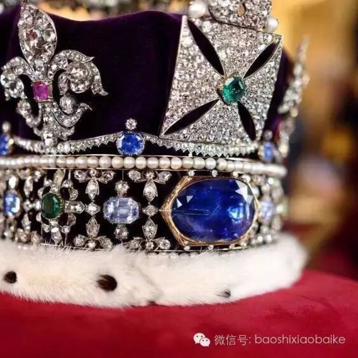王室还有一颗传奇的蓝宝石——"斯图亚特蓝宝石",也镶嵌在英帝国王冠