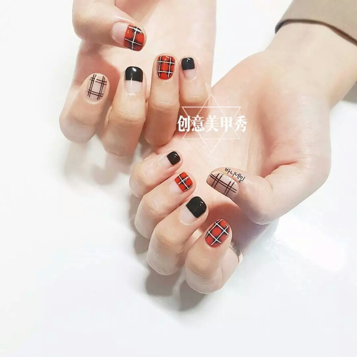 可爱的短款美甲