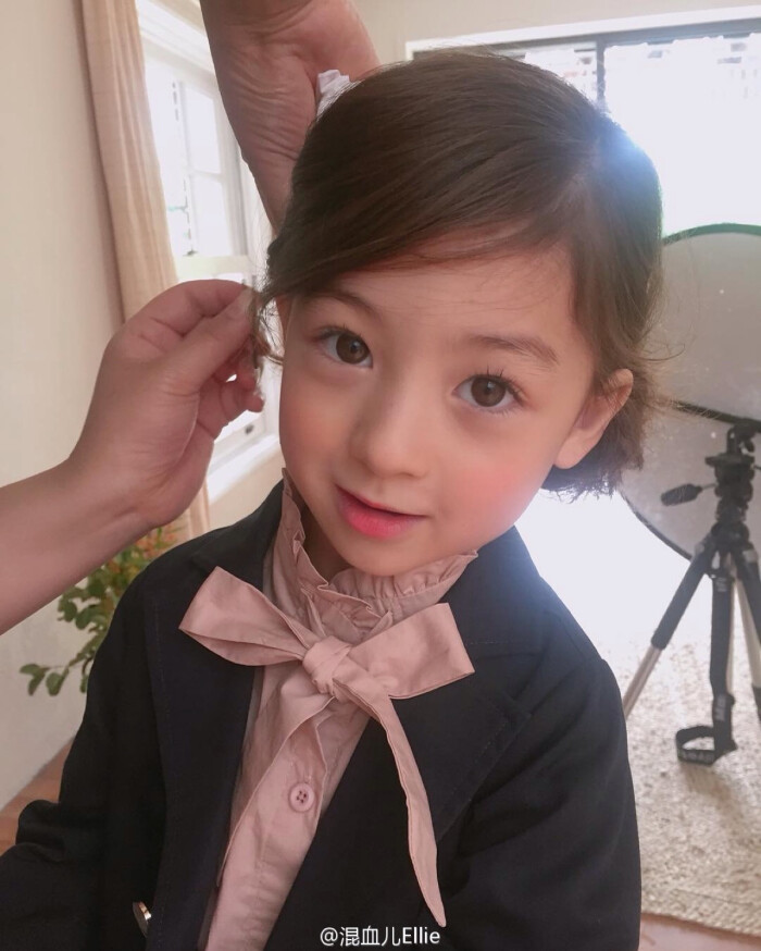 韩美混血宝宝小模特ellie,文艺复古小公举.