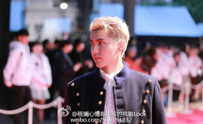 吴亦凡 kris exo 花美男 偶像 明星 帅哥 小鲜肉 锁屏 人物 杂志 屏保