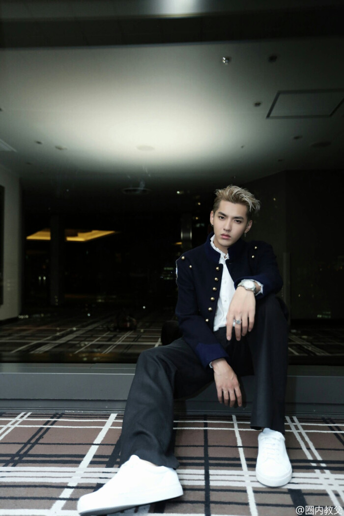 吴亦凡 kris exo 花美男 偶像 明星 帅哥 小鲜肉 锁屏 人物 杂志 屏保
