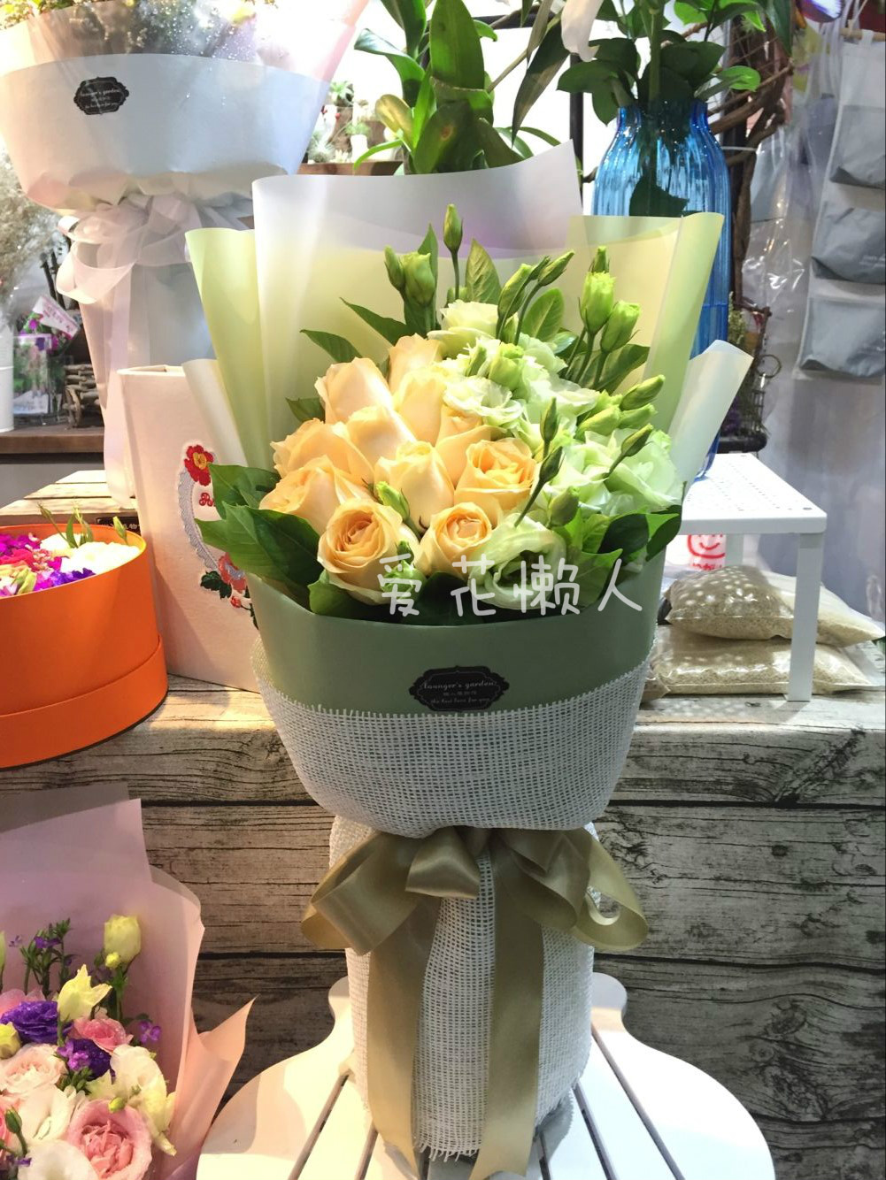 香槟玫瑰花束混搭洋桔梗花束送爱人生日…  去看看