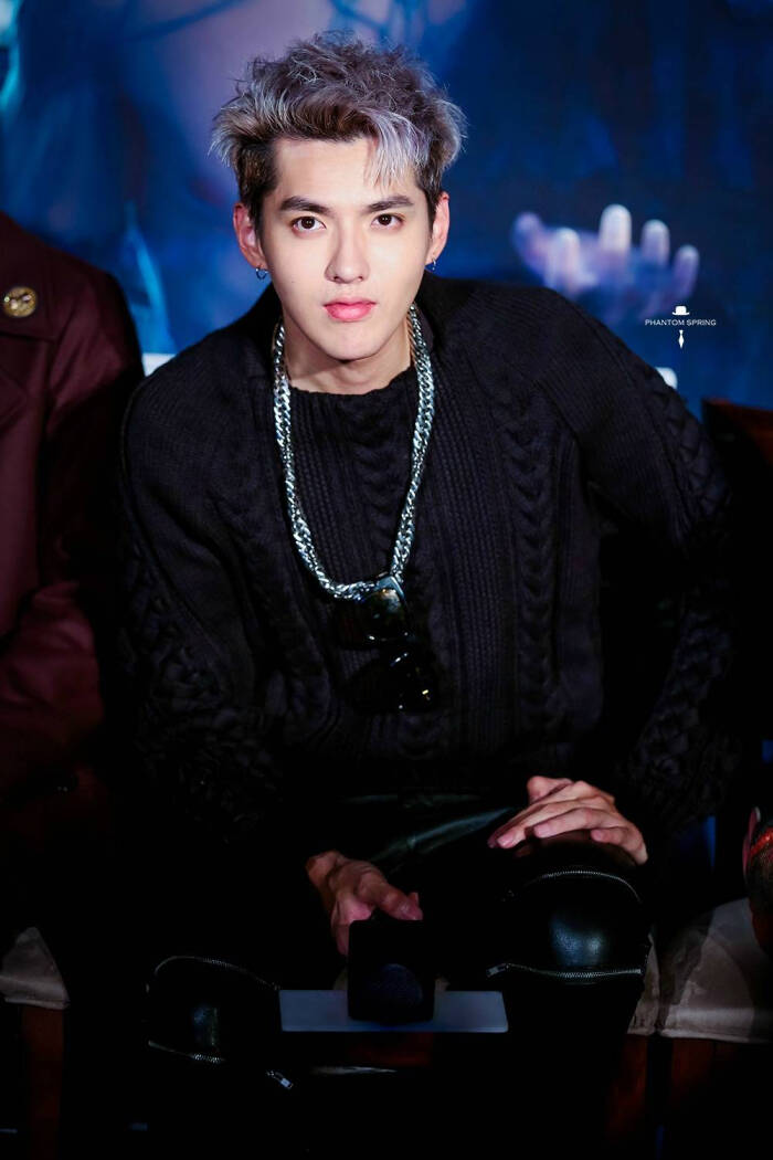 吴亦凡 kris exo 花美男 偶像 明星 帅哥 小鲜肉 锁屏 人物 杂志 屏保