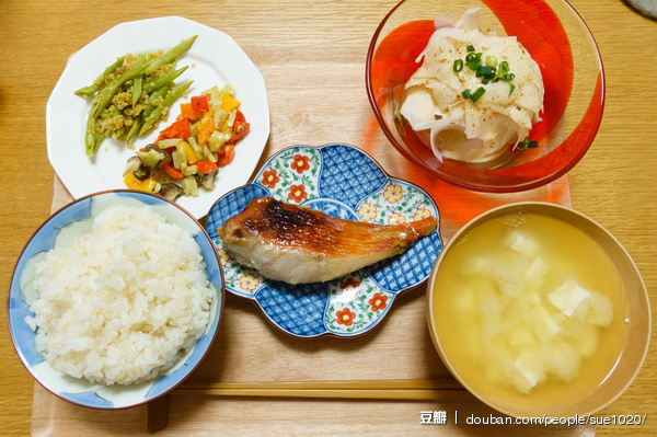 厨房 下厨房 晚餐 好吃 小吃 食物 饕餮 食谱 菜单 菜谱 摆盘 餐具